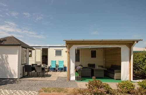Renesse Ski Chalet | Chalet by the sea in beautiful holiday park *
