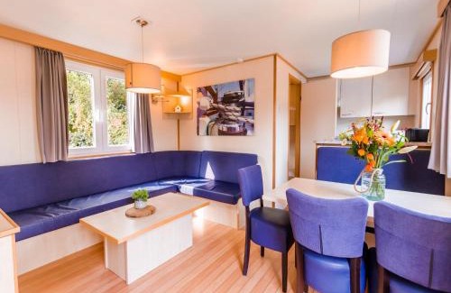 Leuken Ski Chalet | Chalet by the Water in Leukermeer