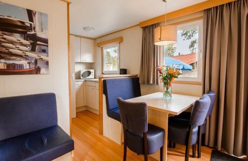 Leuken Ski Chalet | Chalet by the Water in Leukermeer