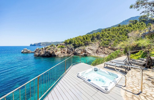 Deia Ski Chalet | Chalet 'Ca La Dolors Deià' with Sea View, Wi-Fi and Air Conditioning