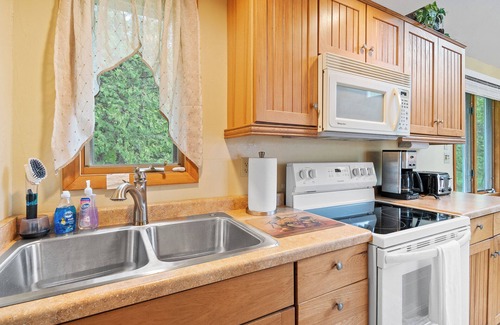 Baileys Harbor Cabin | Chalet Cabin on Kangaroo Lake - Dog Friendly and family friendly
