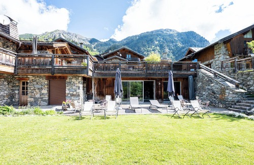 Champagny-en-Vanoise Ski Chalet | Chalet 'Camillou' with Mountain View, Private Terrace and Wi-Fi