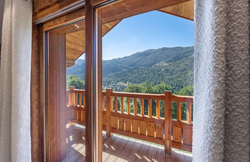 Meribel Village Ski Chalet | Chalet Carriaz Meribel Village 14pers