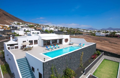 Playa Blanca Villa | Chalet Casa Paula with Sea and Mountain View, Pool, Garden & Wi-Fi