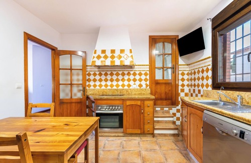 Casabermeja Ski Chalet | Chalet 'Casa Rural Paradise Holidays' with Mountain View, Pool, Wi-Fi and Air Conditioning