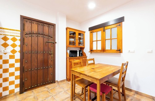 Casabermeja Ski Chalet | Chalet 'Casa Rural Paradise Holidays' with Mountain View, Pool, Wi-Fi and Air Conditioning