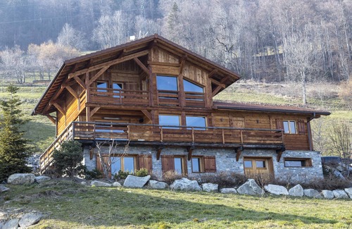 Sallanches Ski Chalet | Chalet 'Chalet Face Au Mont-blanc' with Mountain View, Wi-Fi and Air Conditioning