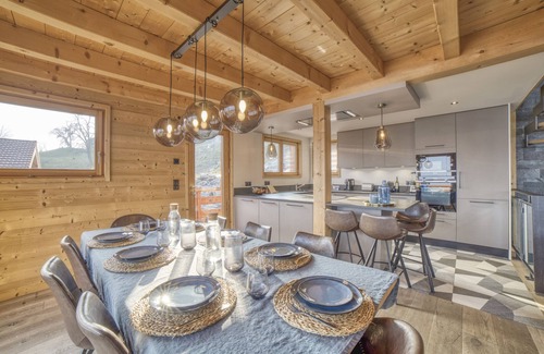 Sallanches Ski Chalet | Chalet 'Chalet Face Au Mont-blanc' with Mountain View, Wi-Fi and Air Conditioning