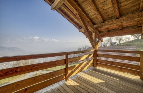 Sallanches Ski Chalet | Chalet 'Chalet Face Au Mont-blanc' with Mountain View, Wi-Fi and Air Conditioning