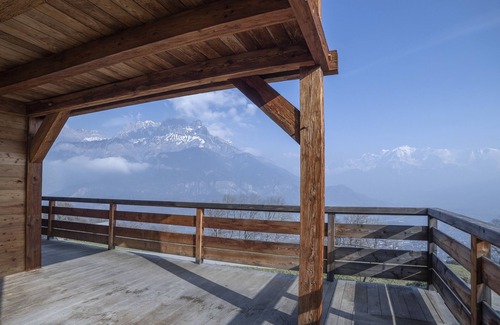 Sallanches Ski Chalet | Chalet 'Chalet Face Au Mont-blanc' with Mountain View, Wi-Fi and Air Conditioning
