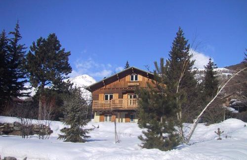 Saint-Chaffrey Ski Chalet | Chalet chaleureux à Saint-Chaffrey avec vue montagne et cheminée