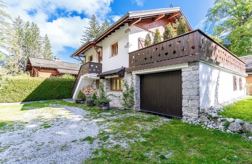 Les Praz-de-Chamonix Ski Chalet | Chalet Chamonix/Praz, Wood with exceptional panoramic view.