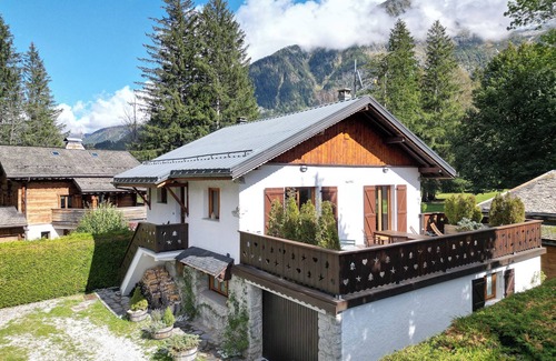 Les Praz-de-Chamonix Ski Chalet | Chalet Chamonix/Praz, Wood with exceptional panoramic view.