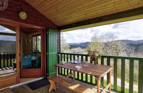 Les Noes House | Chalet confortable avec terrasse et jardin dans les Monts de la Madeleine - FR-1-496-243