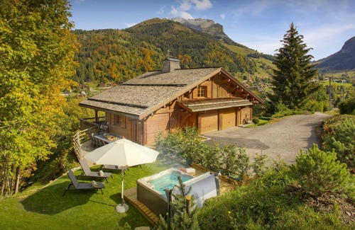 La Clusaz Ski Chalet | Chalet Cosyneige for 11 (8 adults) in La Clusaz, hot tub - OVO Network