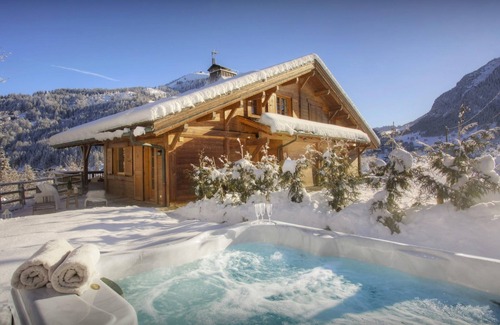 La Clusaz Ski Chalet | Chalet Cosyneige for 11 (8 adults) in La Clusaz, hot tub - OVO Network