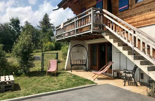 Les Carroz-d'Araches Apartment | Chalet Cyclamens, 65m2 plein centre - Jardin, WIFI & parking!