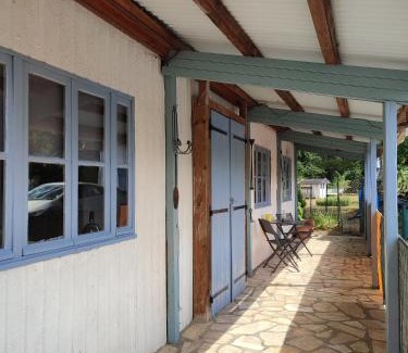 Pressignac House | Chalet dans la Foret.Adorable 1 bedroom chalet surrounded by woodland