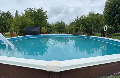 Saint-Agne Ski Chalet | Chalet de campagne en Dordogne avec piscine