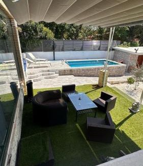 Chiva Villa | Chalet de lujo para 8 con piscina y barbacoa