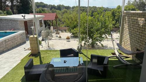 Chiva Villa | Chalet de lujo para 8 con piscina y barbacoa