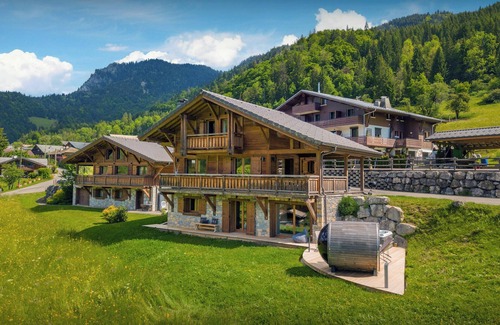 Saint-Jean-dʼAulps Ski Chalet | Chalet de Nantaux - Morzine family stay 8p with spa & sauna - OVO Network