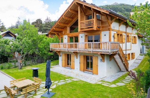 La Salle-les-Alpes Ski Chalet | Chalet Dibona