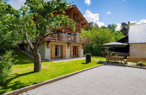 La Salle-les-Alpes Ski Chalet | Chalet Dibona