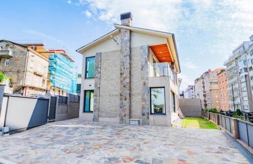 Vigo House | Chalet El Castro by YBH