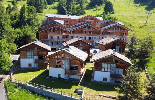 Plan Peisey Ski Chalet | Chalet-Elite-Ensuite-Mountain view
