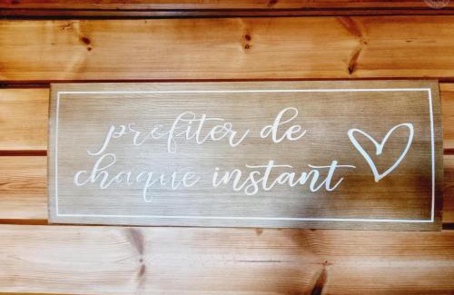 Floyon House | Chalet en Bois Confortable avec Spa Extérieur, Terrasse et Grand Jardin - FR-1-510-198