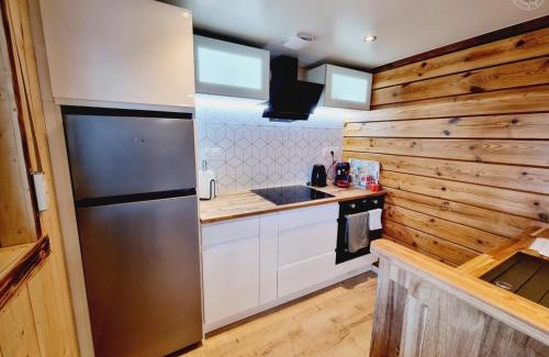 Floyon House | Chalet en Bois Confortable avec Spa Extérieur, Terrasse et Grand Jardin - FR-1-510-198