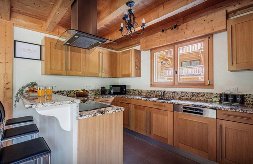 Les Prodains Ski Chalet | Chalet Evelyn - Ideal base with sauna and garden for 10 - OVO Network