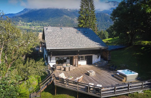 Saint-Jean-dʼAulps Ski Chalet | Chalet Fleur d'Aulps - Secluded holiday for 12 with spa - OVO Network