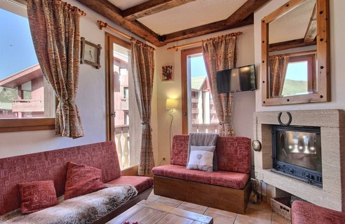 Plagne Soleil Ski Chalet | Chalet for 11 at Les Chalets des Alpages, Ski-In/Ski-Out with Garage