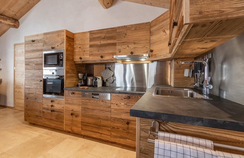 Arc-1600 Apartment | Chalet de Julie renovated on the slopes 5 min walk Arc 1600 4 bedrooms 3 bathrooms 12pers
