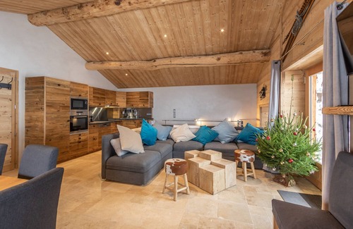 Arc-1600 Apartment | Chalet de Julie renovated on the slopes 5 min walk Arc 1600 4 bedrooms 3 bathrooms 12pers