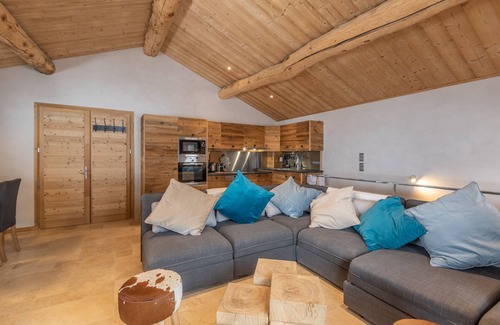 Arc-1600 Apartment | Chalet de Julie renovated on the slopes 5 min walk Arc 1600 4 bedrooms 3 bathrooms 12pers