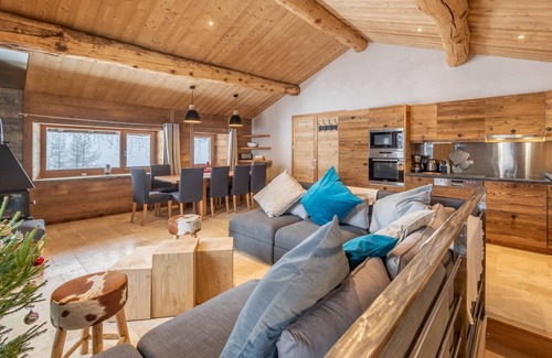 Arc-1600 Apartment | Chalet de Julie renovated on the slopes 5 min walk Arc 1600 4 bedrooms 3 bathrooms 12pers