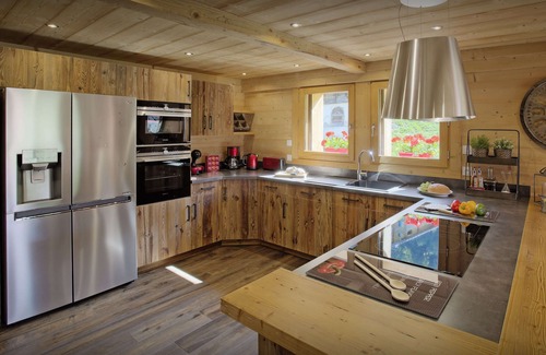 Les Villards-sur-Thones Ski Chalet | Chalet Le Buhel - peaceful home for 15, spa & great views - OVO Network