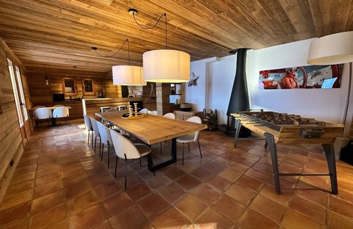 Notre-Dame-de-Bellecombe Ski Chalet | Chalet de l'Ours, at the foot of the Espace Diamant slopes, ideal for families