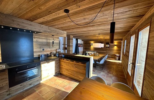 Notre-Dame-de-Bellecombe Ski Chalet | Chalet de l'Ours, at the foot of the Espace Diamant slopes, ideal for families