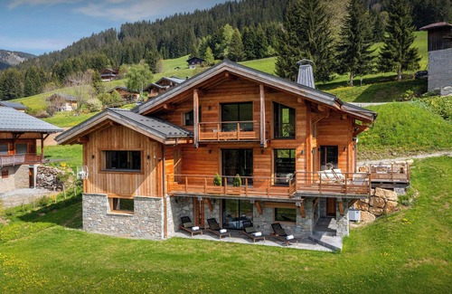 Notre-Dame-de-Bellecombe Ski Chalet | Chalet 1786 - Luxury stay for 11 with heated indoor pool - OVO Network