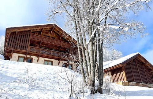 Saint-Nicolas-de-Veroce Ski Chalet | Chalet 5* with swimming-pool, ski in/out and view on Mont-Blanc, 10 people