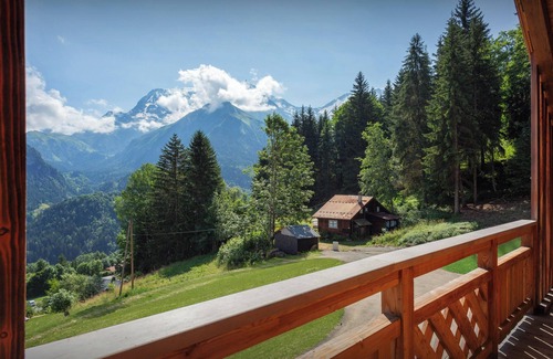 Saint-Nicolas-de-Veroce Ski Chalet | Chalet Mussol - family stay on the slopes for 14 - OVO Network