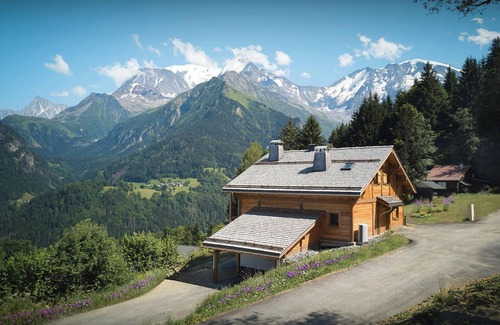 Saint-Nicolas-de-Veroce Ski Chalet | Chalet Piccolo - ski holiday with spa (max 10 adults) - OVO Network