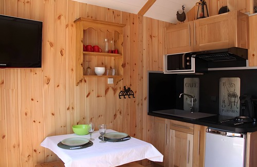 Saint-Jean-Saint-Nicolas Ski Chalet | Chalet 'Shangri-la' with Mountain View, Private Garden and Wi-Fi