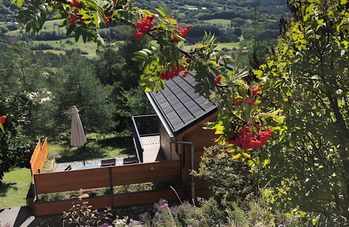 Saint-Jean-Saint-Nicolas Ski Chalet | Chalet 'Shangri-la' with Mountain View, Private Garden and Wi-Fi