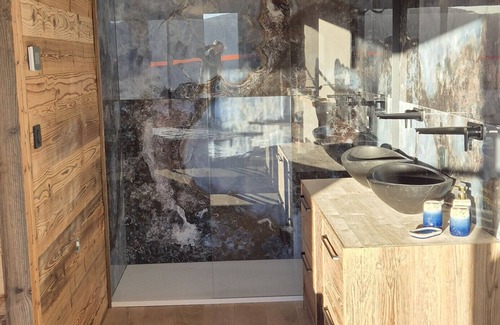 Les Angles Ski Chalet | Chalet 'G2' with Lake View, Private Terrace and Wi-Fi