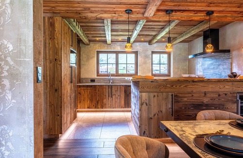 Champagny-en-Vanoise Ski Chalet | Chalet 'Gaston' with Mountain View, Wi-Fi and Air Conditioning